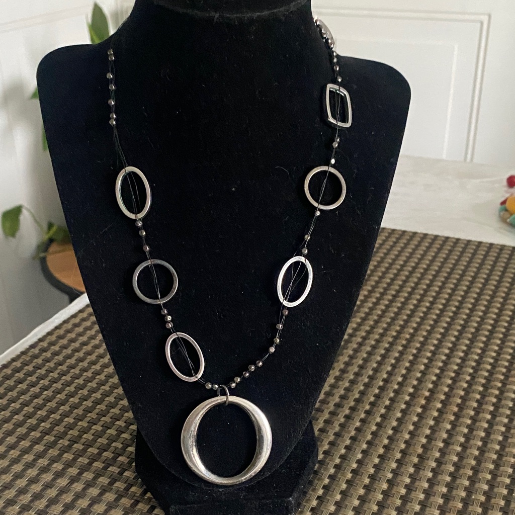 New York Company Silver Layered Open Circle Pendant Necklace 10$